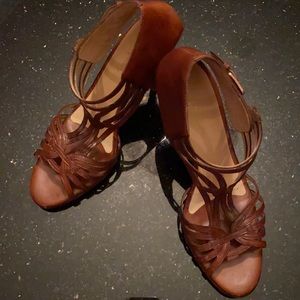 Leather shoes by Cole Han. Cognac colour size 8.5B